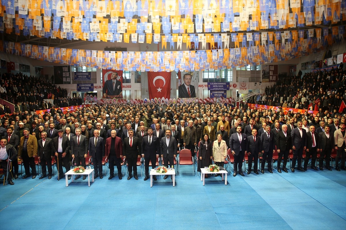 Muş'ta Yeni Spor Salonu'nda, AK Parti Muş 8. Olağan İl Kongresi düzenlendi.