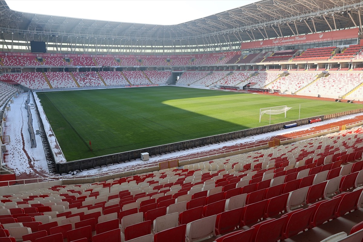 Net Global Sivasspor ile Galatasaray arasında, 8 Aralık'ta oynanacak mücadele öncesinde BG Grup 4...