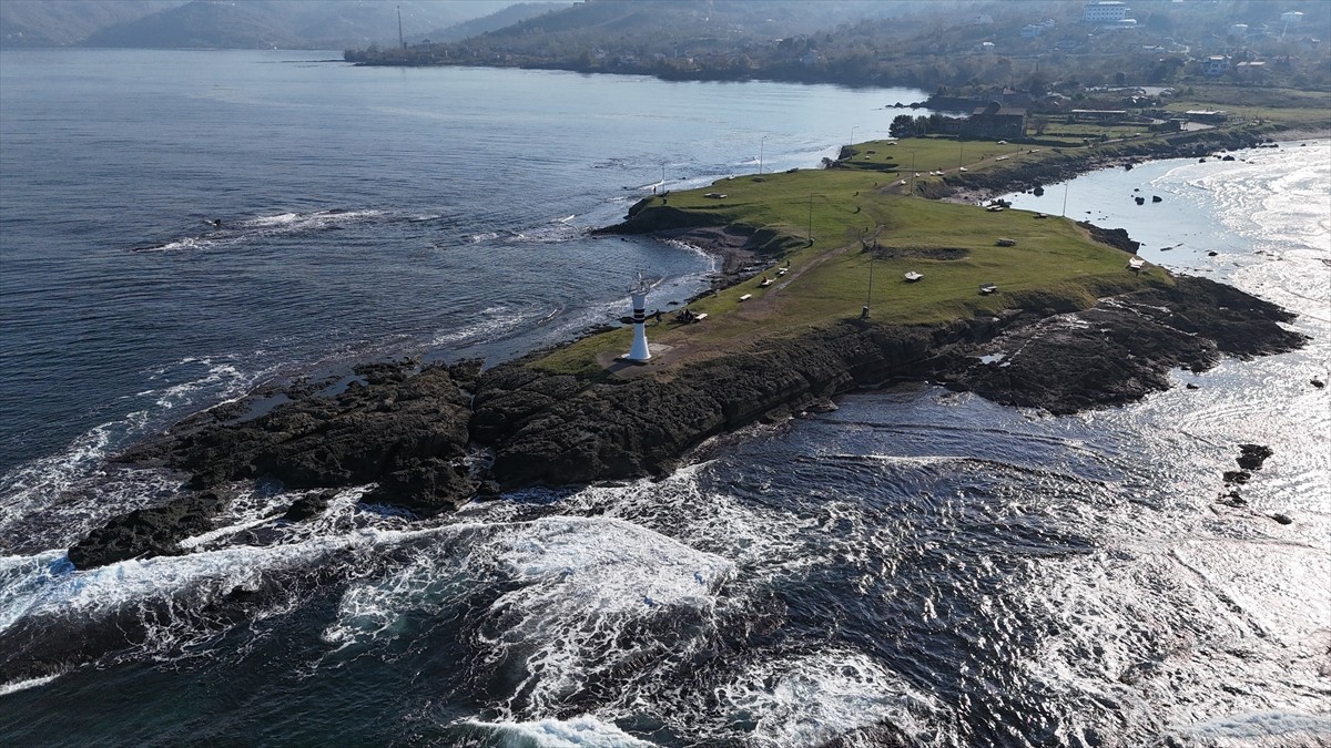 Ordu'da doğal güzelliğiyle öne çıkan Yason Burnu'nda yapılan çevre düzenlemesi ziyaretçilerin...