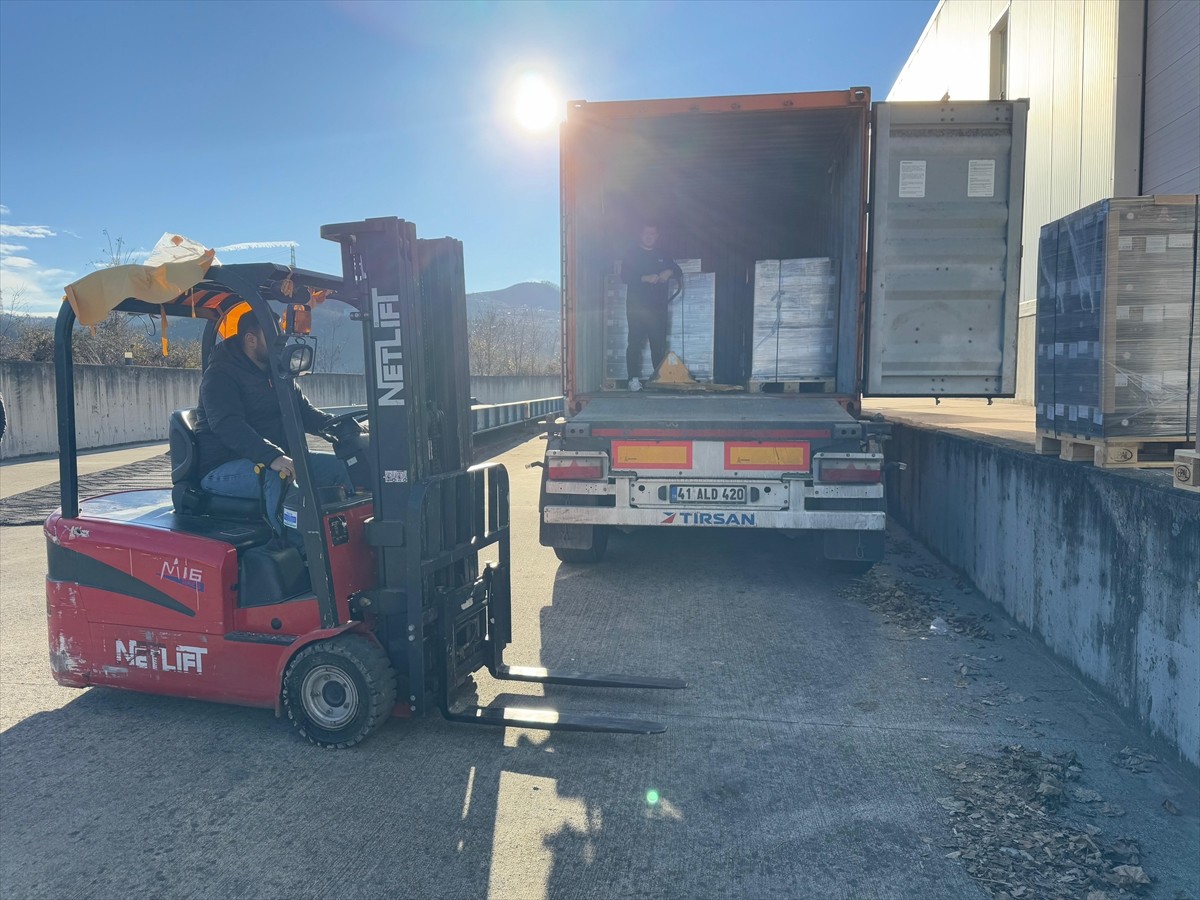 Ordu'da üretilen ve bal paketleme tesisinde analizi yapılan 10 ton bal, İngiltere'ye gönderildi.