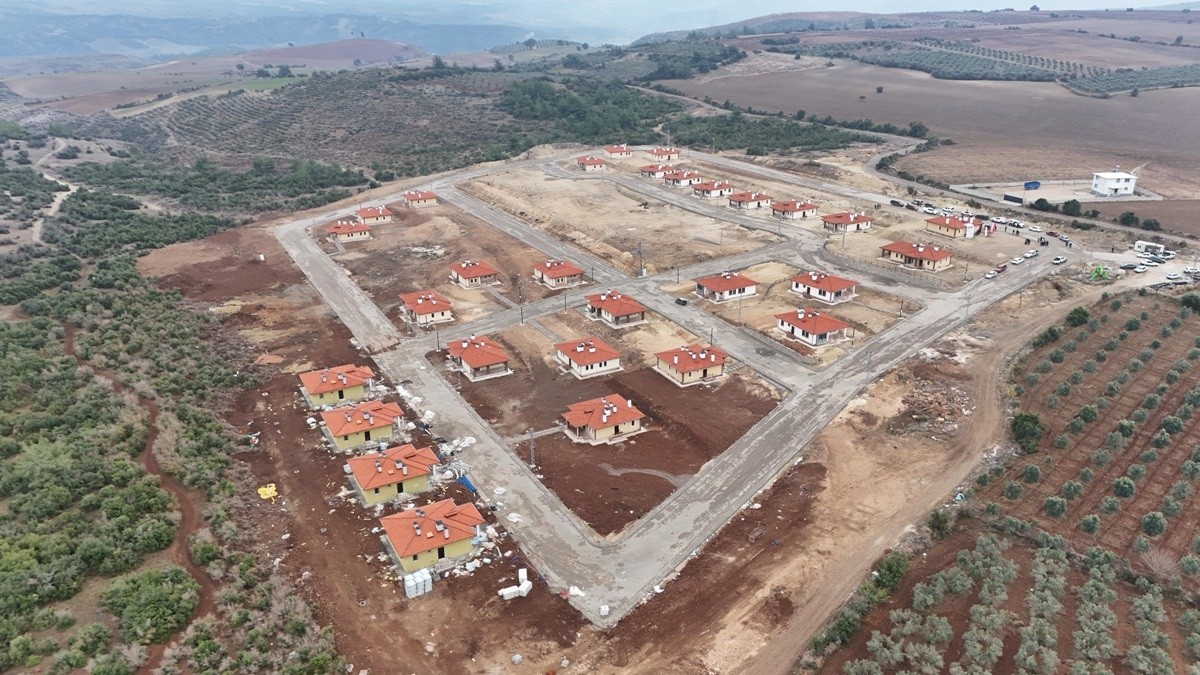  Osmaniye'de yapımı tamamlanan 50 köy evinin anahtarı, 6 Şubat 2023'teki depremlerden etkilenen...