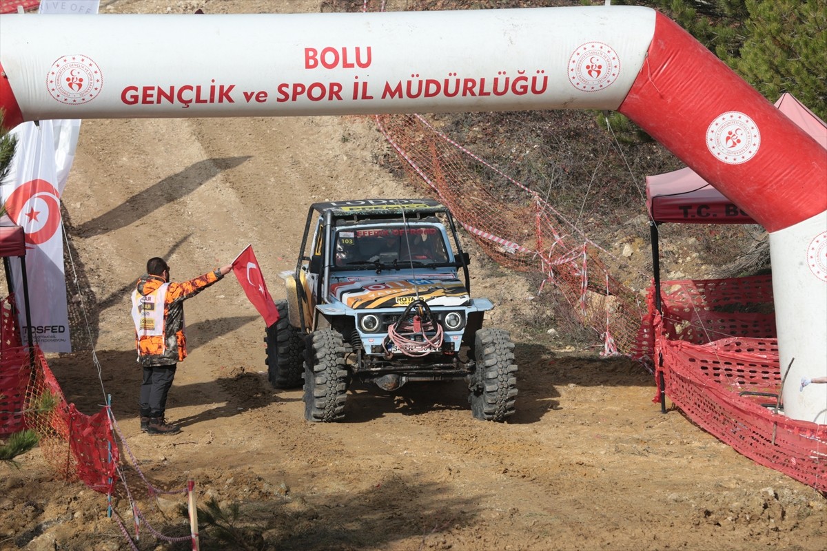 Otomobil sporlarında 2024 Extreme Kupası'nın finali olan 5. ayak yarışları, Bolu'da start aldı....