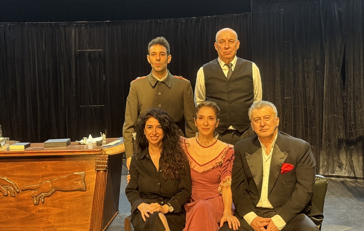 Oyuncu Hüseyin Avni Danyal'ın yapımcılığını üstlendiği ve başrolünde yer aldığı "Ziyaretçi"...