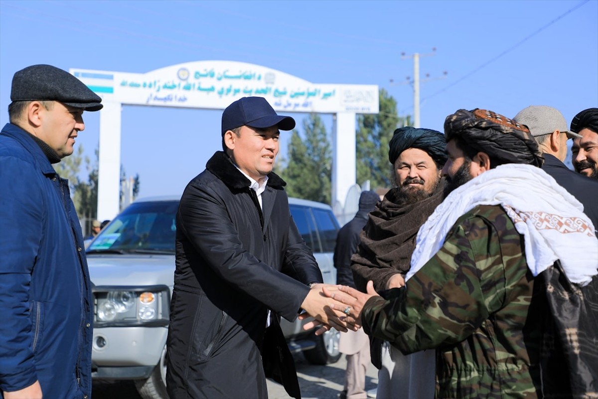 Özbekistan'dan, Afganistan'a gıda, ilaç ve sağlık ekiplerini taşıyan yardım treni gönderildi....