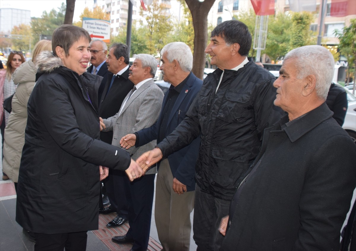 Partisince düzenlenen çeşitli programlara katılmak amacıyla Batman'a gelen CHP Genel Başkan...