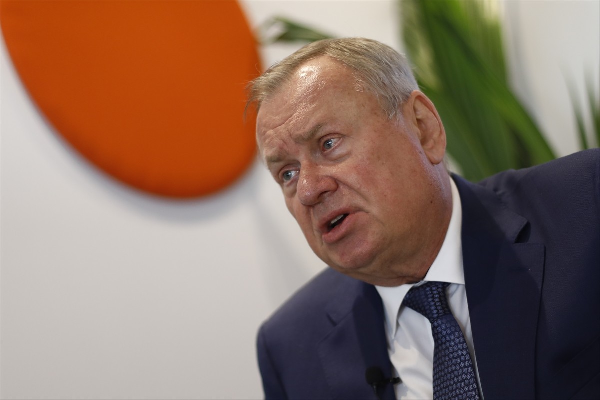 Rusya'nın en büyük bankalarından VTB'nin Başkanı Andrey Kostin, Birleşik Arap Emirlikleri'nin...