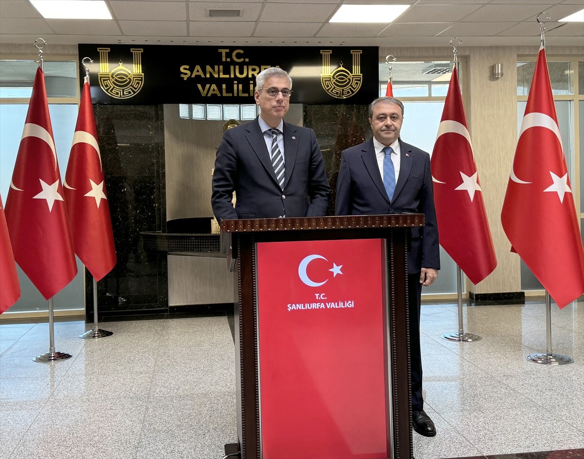 Sağlık Bakanı Kemal Memişoğlu,  Şanlıurfa Valiliğini ziyaret etti. 