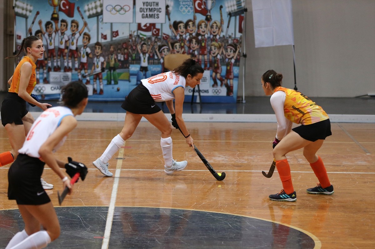 Salon Hokeyi Kadınlar Süper Lig maçları, Antalya'nın Alanya ilçesinde gerçekleştirildi. Atatürk...