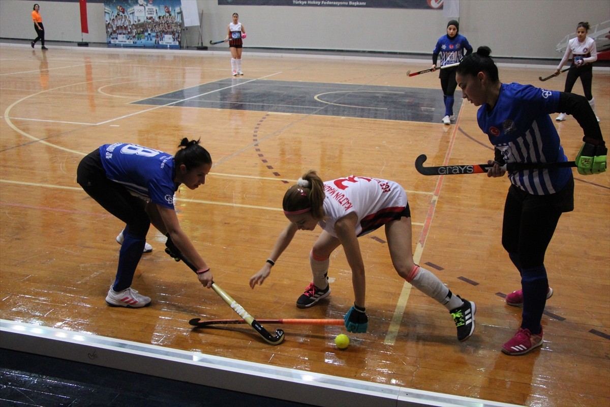 Salon Hokeyi Kadınlar Süper Ligi'nde 2024-2025 sezonu, Antalya'nın Alanya ilçesinde başladı.