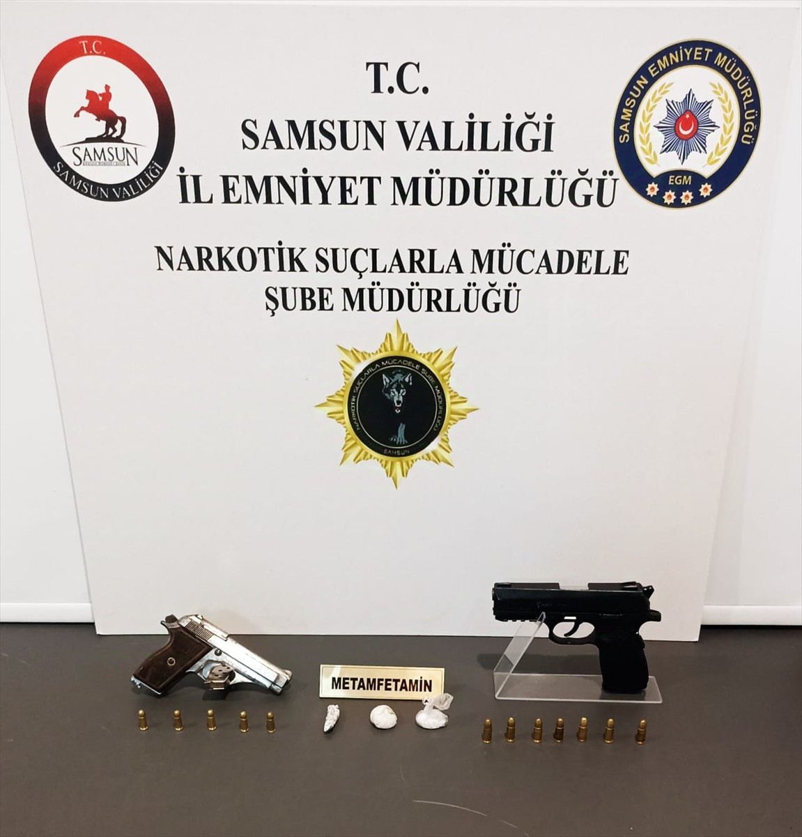 Samsun'un İlkadım ve Canik ilçelerinde düzenlenen uyuşturucu operasyonunda 8 şüpheli gözaltına...