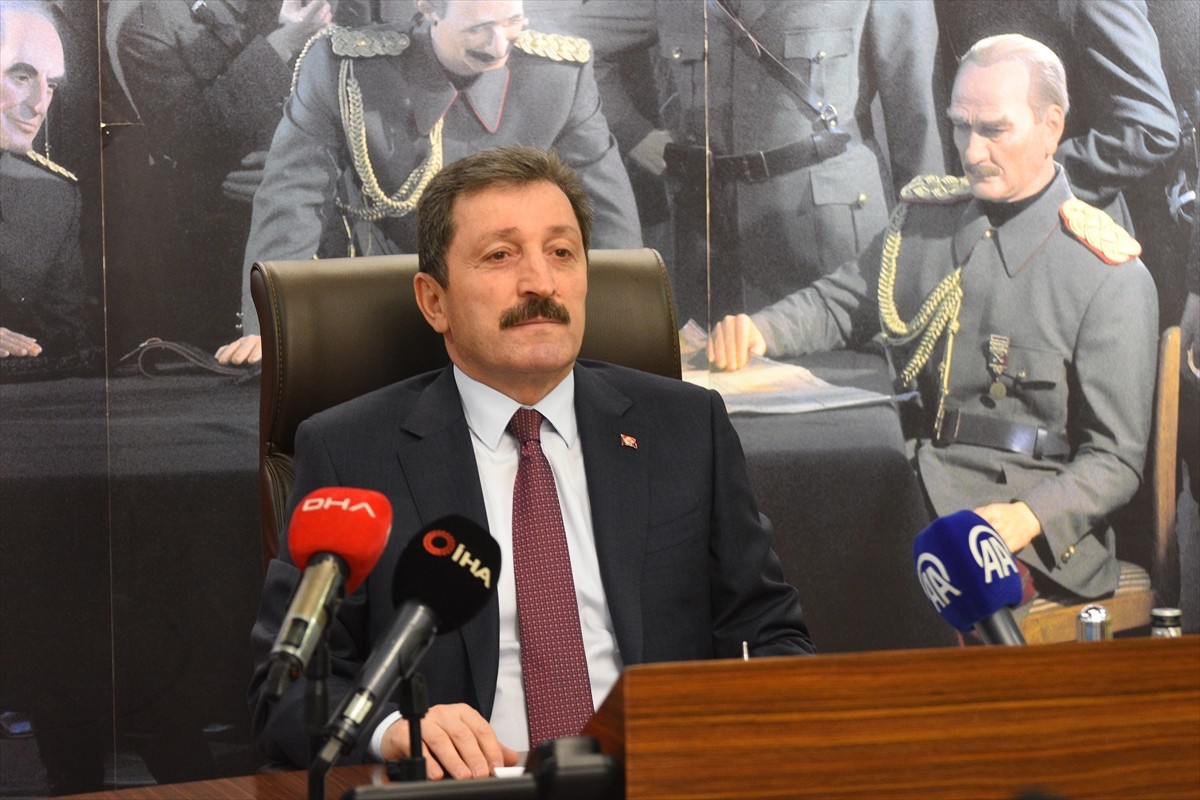 Samsun Valisi Orhan Tavlı, bu yıl kolluk kuvvetlerince kentte yürütülen asayiş çalışmalarına...