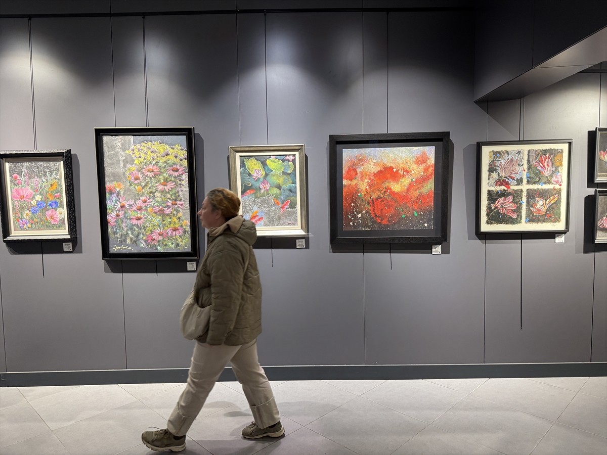 Sanatçı Zeynep Ayvacı Şanlı'nın "Harmony" adlı resim ve porselen sergisi Altunizade Kültür ve...