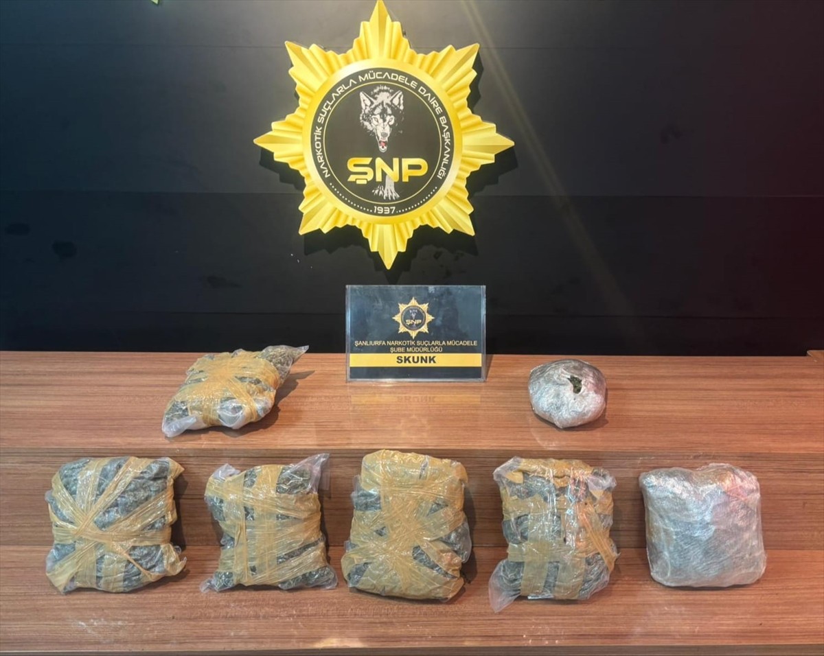 Şanlıurfa'da düzenlenen uyuşturucu operasyonunda gözaltına alınan 3 zanlıdan 2'si tutuklandı....