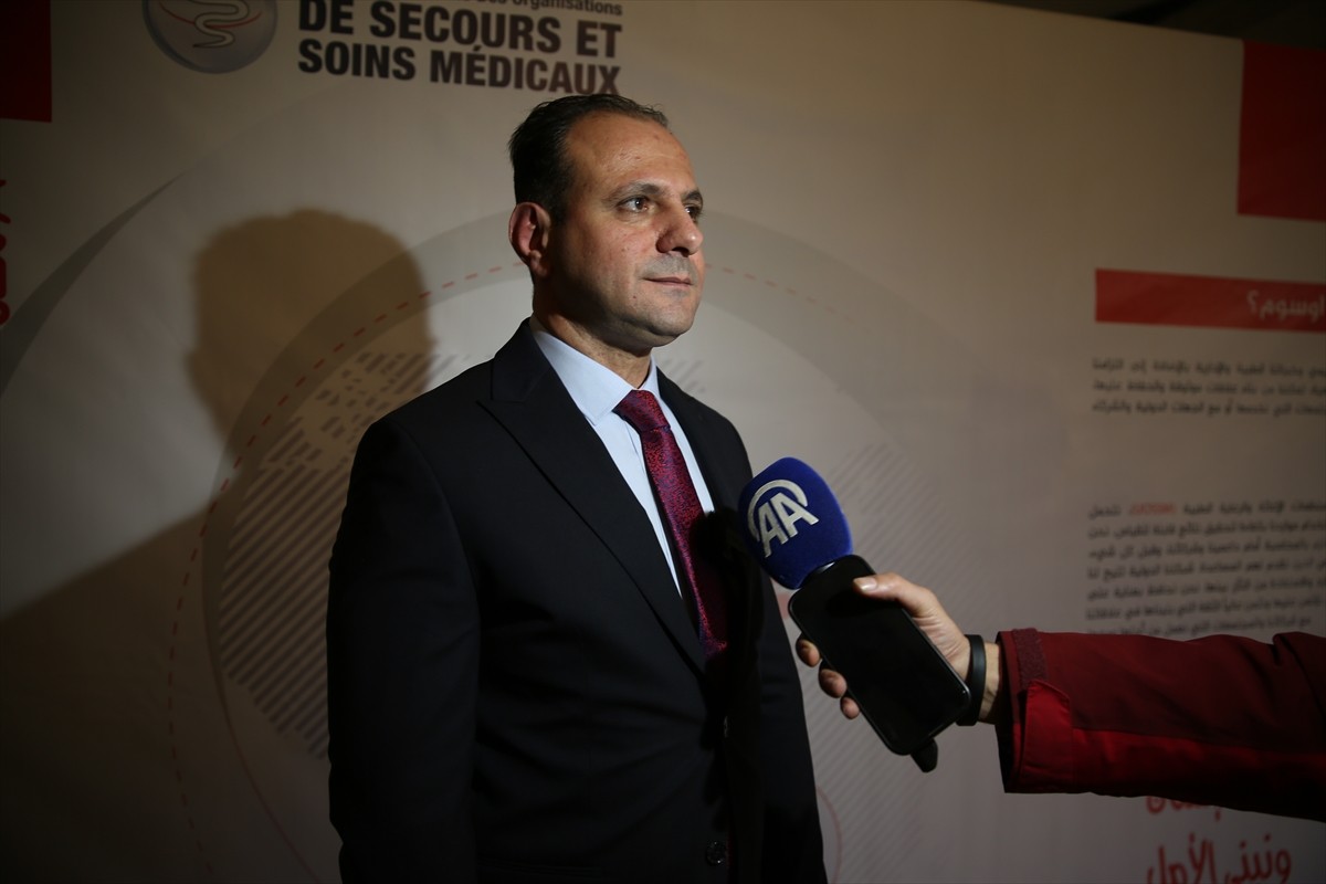 Suriye'deki geçici hükümet Sağlık Bakanı Mahir Şara, AA muhabirine Şam'da katıldığı bir...