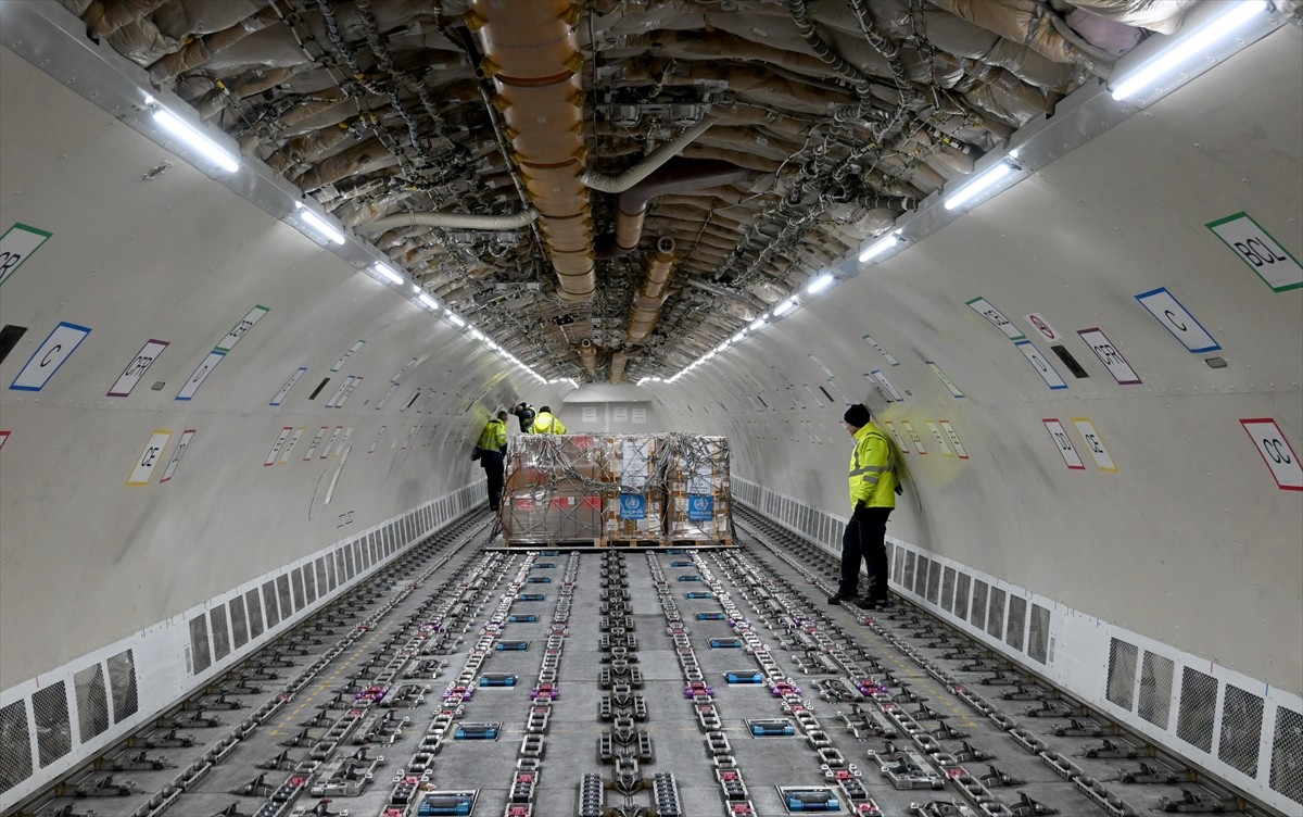 Suriye'deki sağlık tesislerine ulaştırılmak üzere Avrupa Birliği (AB) tarafından finanse edilen 50...