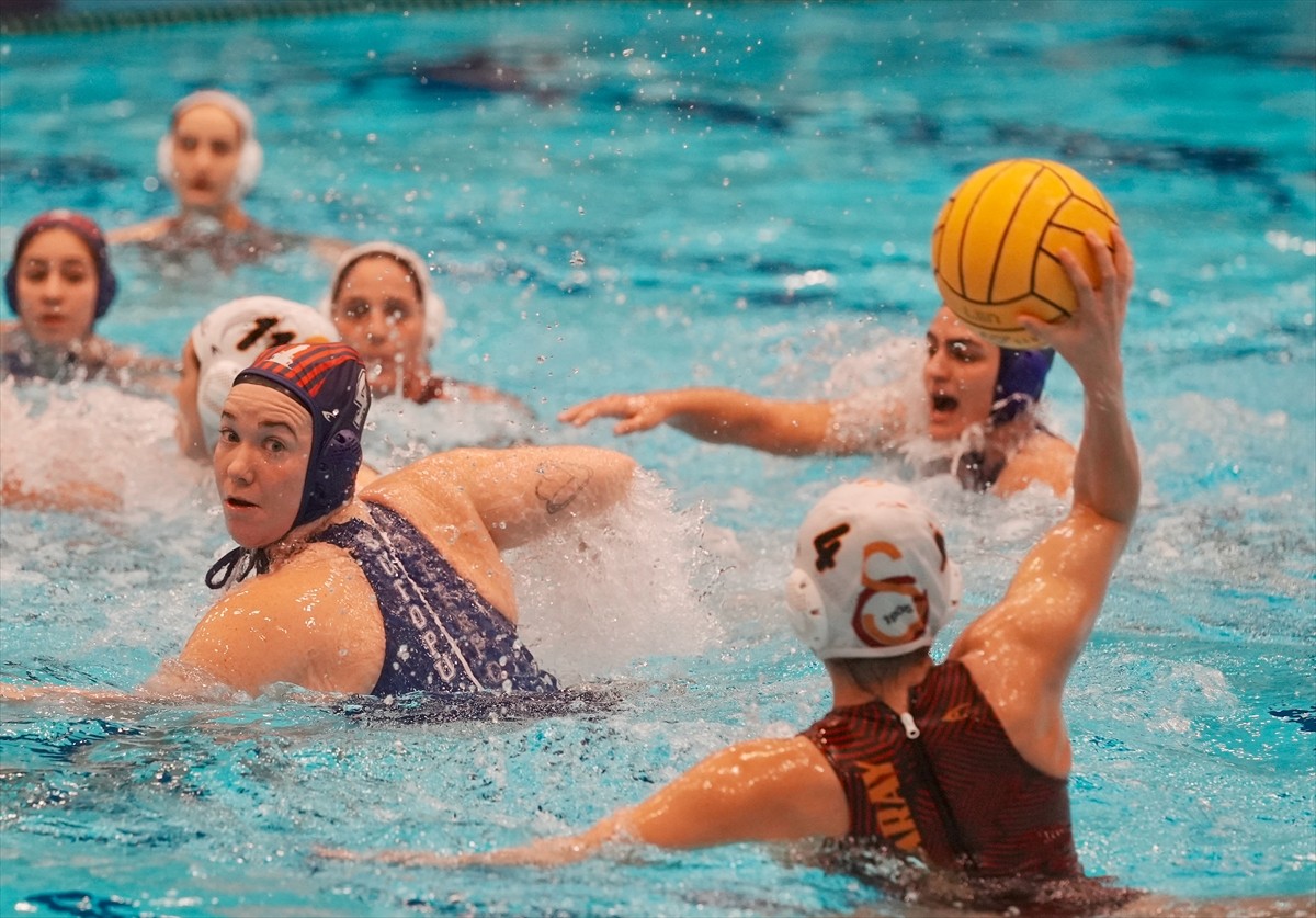 Sutopu Kadınlar Challenger Kupası 2. eleme turu A Grubu'nda Galatasaray Zena ile İzmir Büyükşehir...