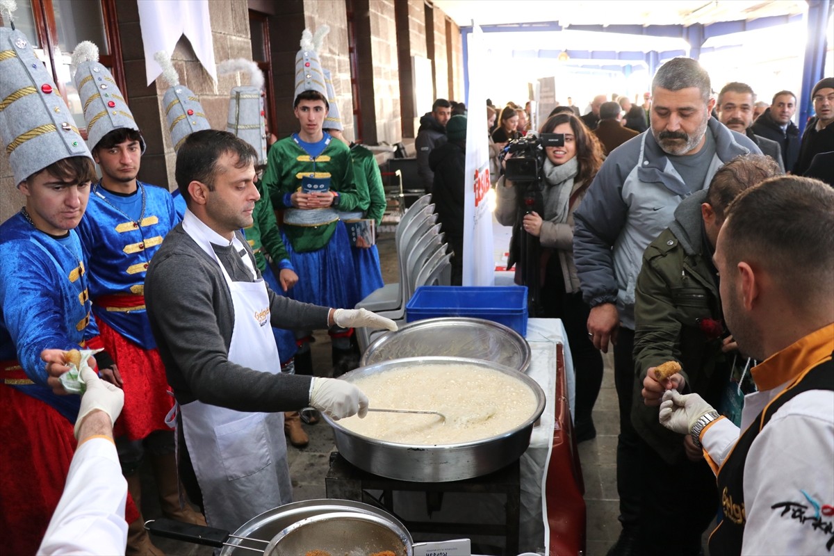 Tarihi Ankara Garı'ndan bu sezonun ilk seferine başlayarak Kars'a doğru yola çıkan Turistik Doğu...
