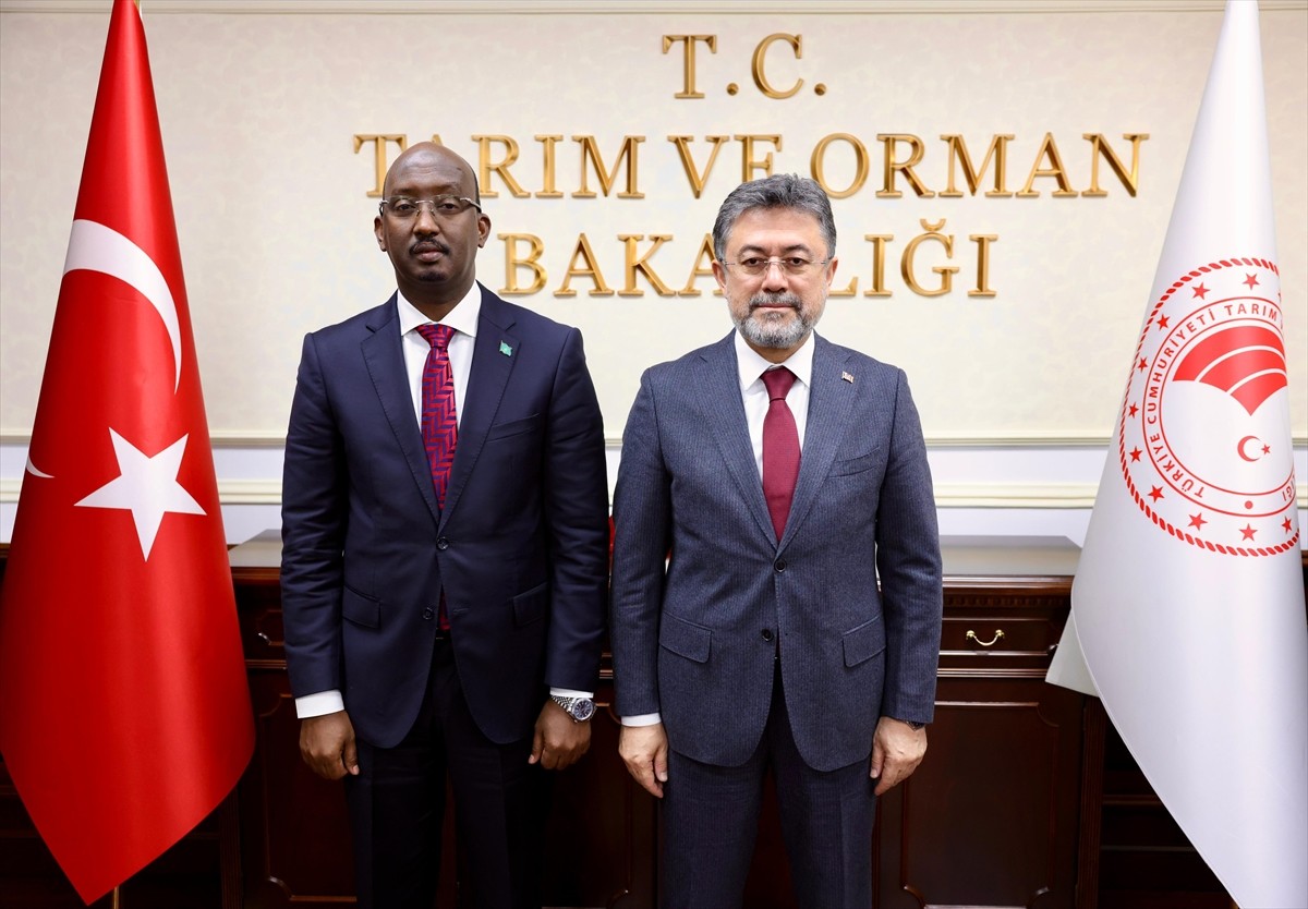 Tarım ve Orman Bakanı İbrahim Yumaklı, Somali Balıkçılık ve Mavi Ekonomi Bakanı Ahmed Hassan Aden...