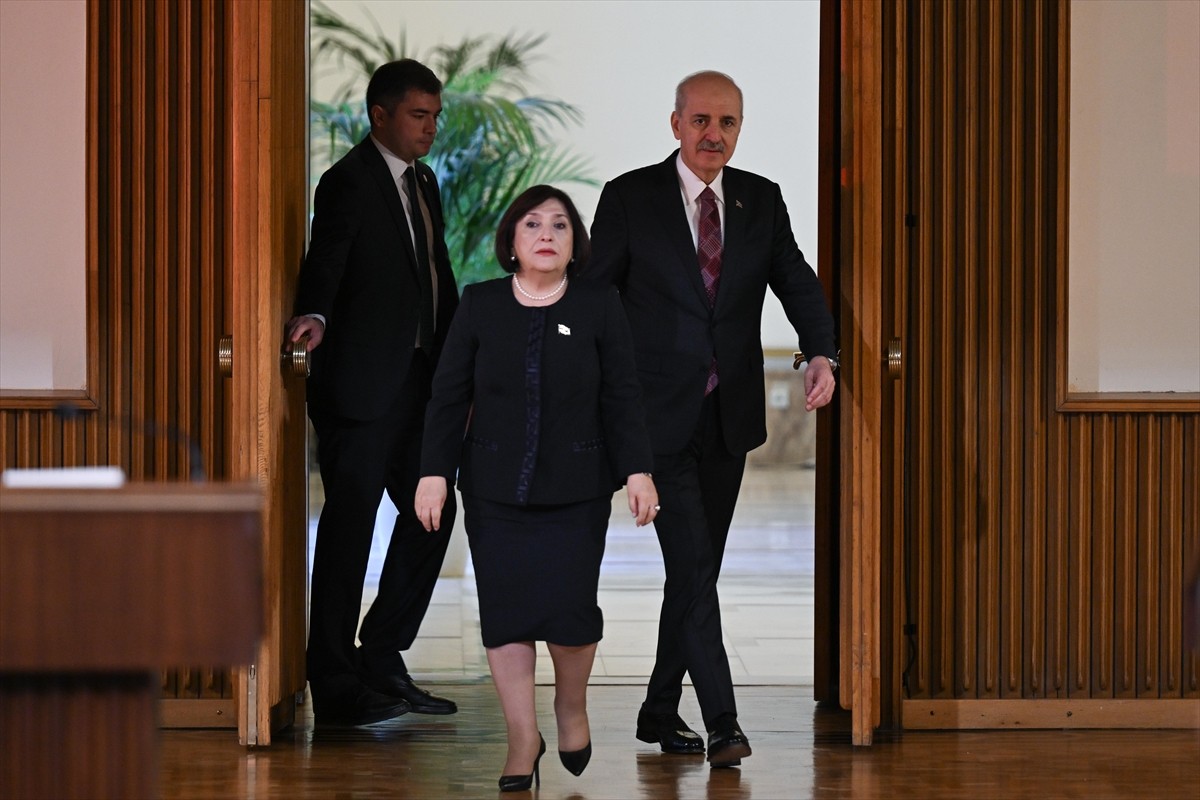 TBMM Başkanı Numan Kurtulmuş (sağda), Azerbaycan Milli Meclis Başkanı Sahiba Gafarova (solda) ile...