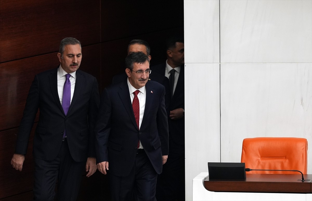 TBMM Genel Kurulu, Meclis Başkanvekili Celal Adan başkanlığında toplandı. Genel kurulda...