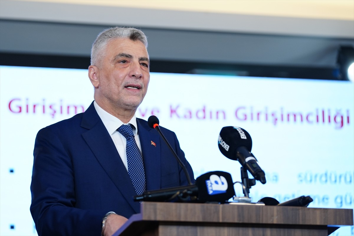 Ticaret Bakanı Ömer Bolat, İstanbul'daki bir otelde düzenlenen Roots Kadın İnisiyatifi'nin...