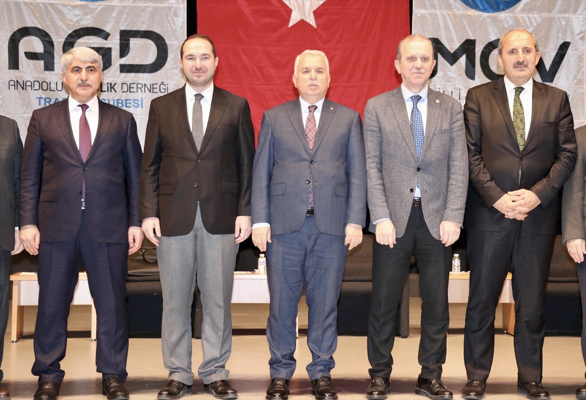 Trabzon'da, "Medeniyet Söyleşileri" adlı program organize edildi. Karadeniz Teknik Üniversitesi...