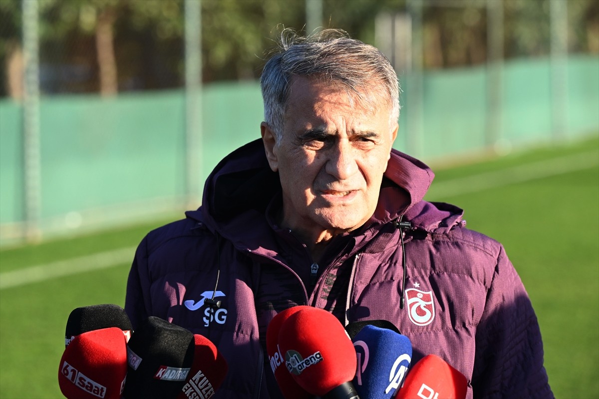 Trabzonspor Teknik Direktörü Şenol Güneş, Mehmet Ali Yılmaz Tesisleri'nde Sipay Bodrum FK maçının...