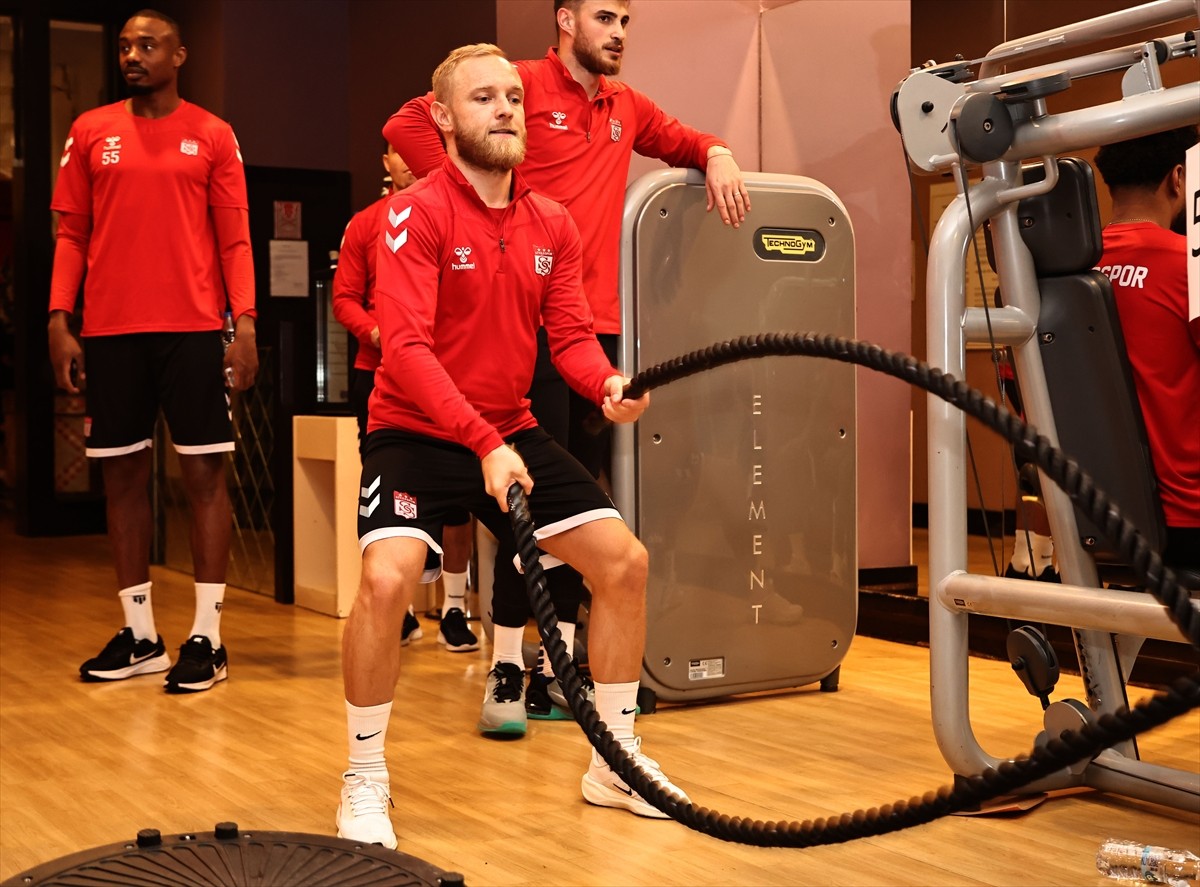 Trendyol Süper Lig ekiplerinden Net Global Sivasspor'un, Antalya kampı devam...