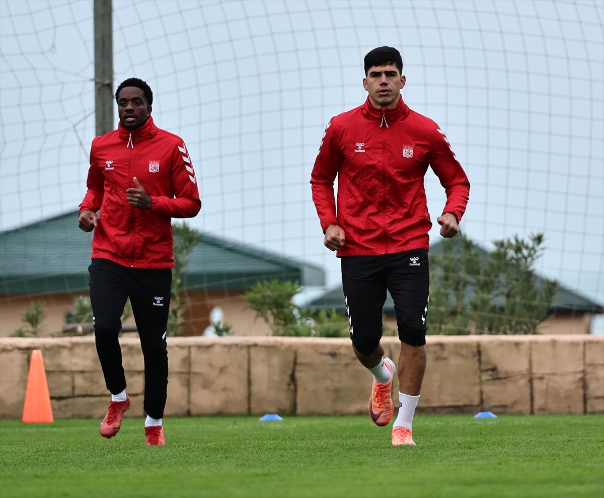 Trendyol Süper Lig ekiplerinden Net Global Sivasspor, Antalya kampının 2. gününde laktat testine...