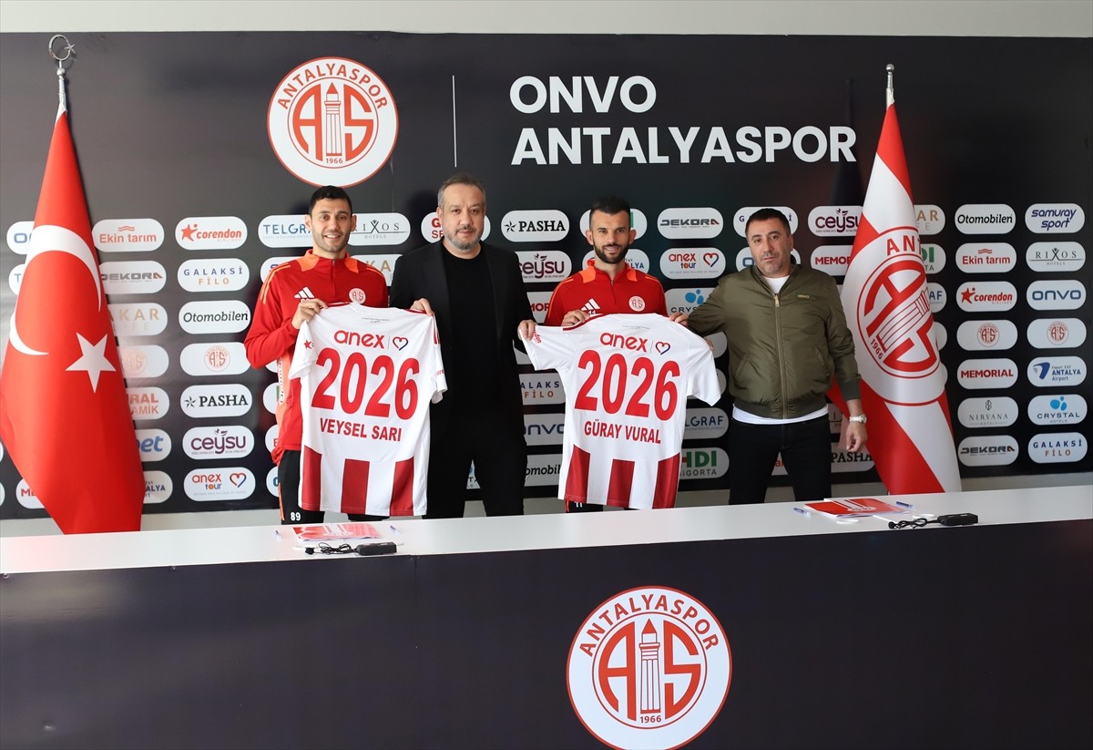 Trendyol Süper Lig ekiplerinden Onvo Antalyaspor'da kaptanlar Veysel Sarı ve Güray Vural'ın...