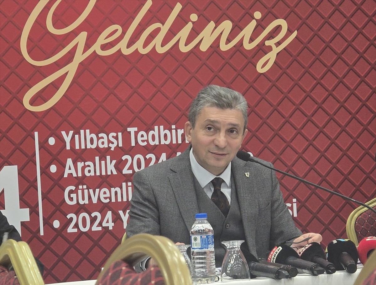 Turizm kenti Antalya'da yılbaşı dolasıyla genel güvenlik ve asayişin temini için havadan, karadan...