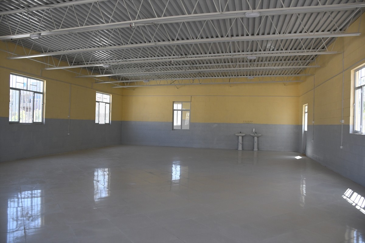 Türk İşbirliği ve Koordinasyon Ajansı Başkanlığı (TİKA), Afganistan'ın batısındaki Farah...