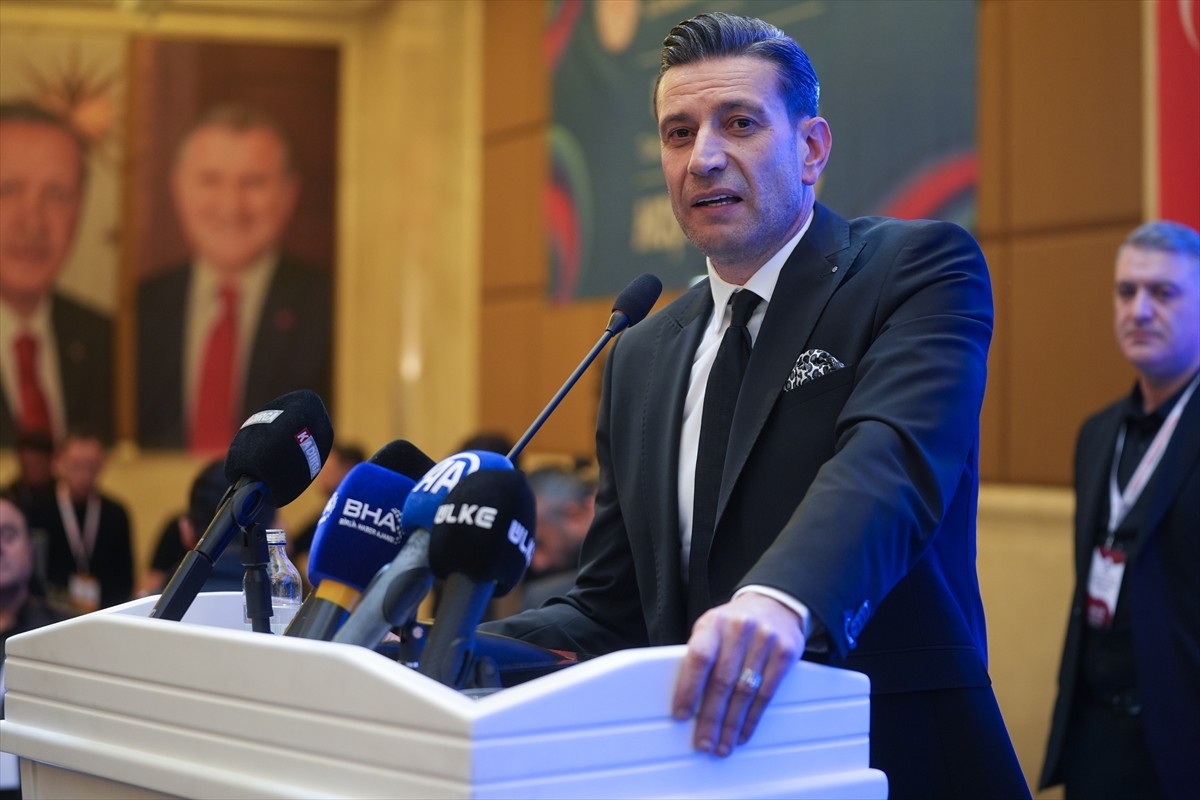 Türkiye Boks Federasyonu 6. Olağan ve 8. Mali Genel Kurulunda başkanlığa Suat Hekimoğlu (sağda)...