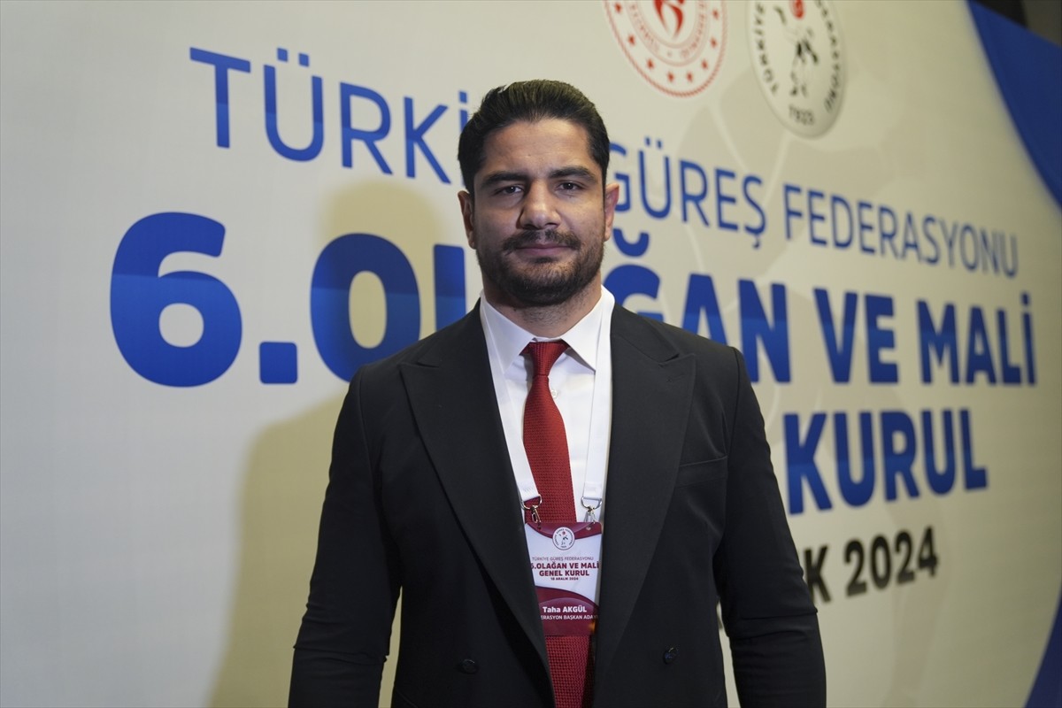  Türkiye Güreş Federasyonunun yeni başkanı Taha Akgül, başkan seçildiği Ankara'daki genel kurulun...