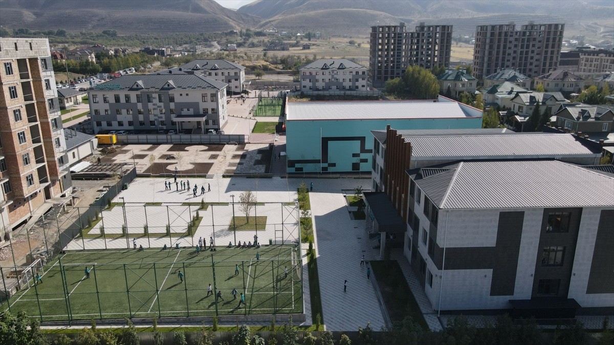 Türkiye Maarif Vakfı (TMV), Kırgızistan'daki FETÖ bağlantılı eğitim kurumlarının TMV'ye...