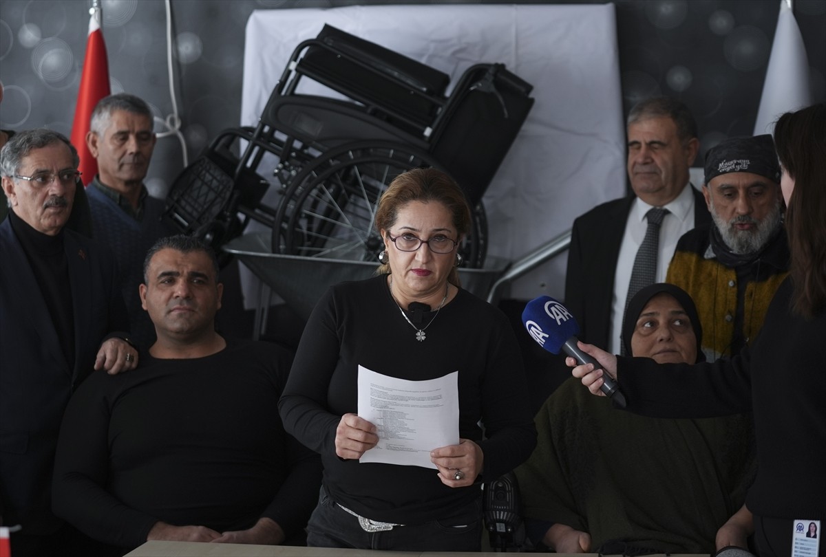 Türkiye Sakatlar Konfederasyonu üyeleri, engelli araçlarına yönelik ÖTV düzenlemesiyle ilgili...