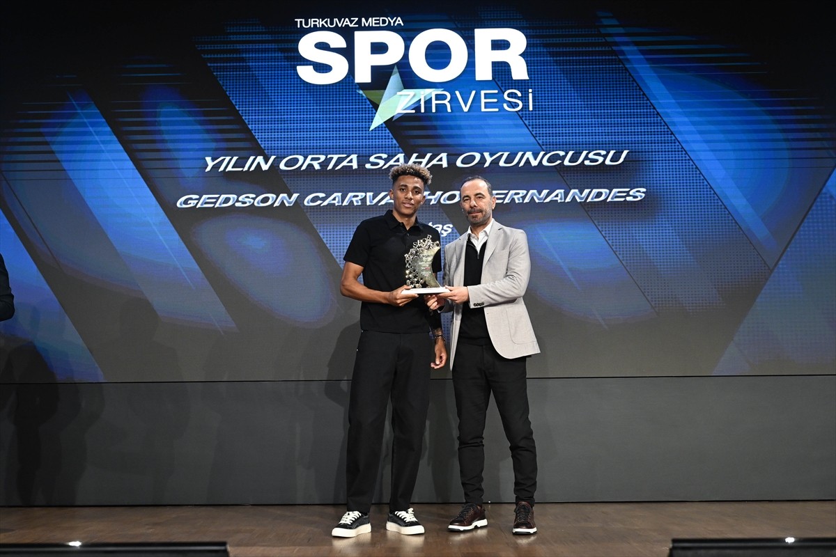 Turkuvaz Medya Merkezi'nde düzenlenen, Turkuvaz Medya Spor Zirvesi'nde ödüller sahiplerini buldu....