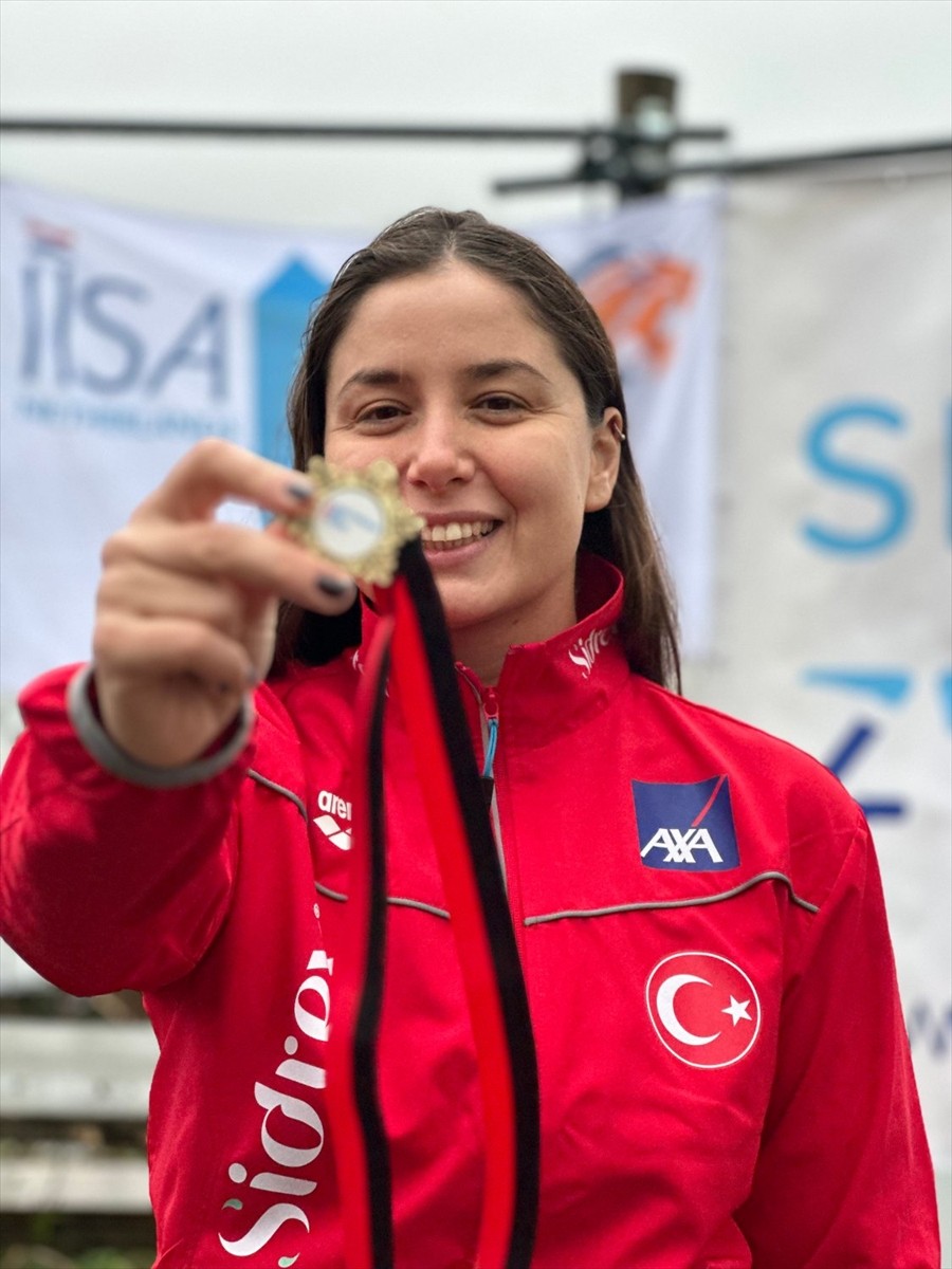 Ultra maraton yüzücüsü Bengisu Avcı, Amsterdam'da düzenlenen IISA Uluslararası Buz Yüzme...