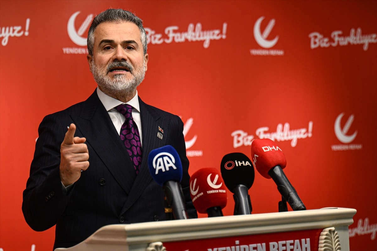 Yeniden Refah Partisi Genel Başkan Yardımcısı Suat Kılıç, parti genel merkezinde basın toplantısı...