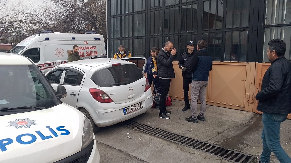 Zonguldak'ın Karadeniz Ereğli ilçesinde bir kişi otomobilde ölü bulundu. Polis ekipleri, olay...