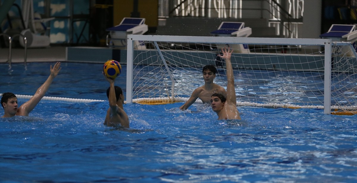 16 Yaş Altı Erkek Milli Sutopu Takımı, Türkiye'nin ev sahipliğinde yapılacak Avrupa...