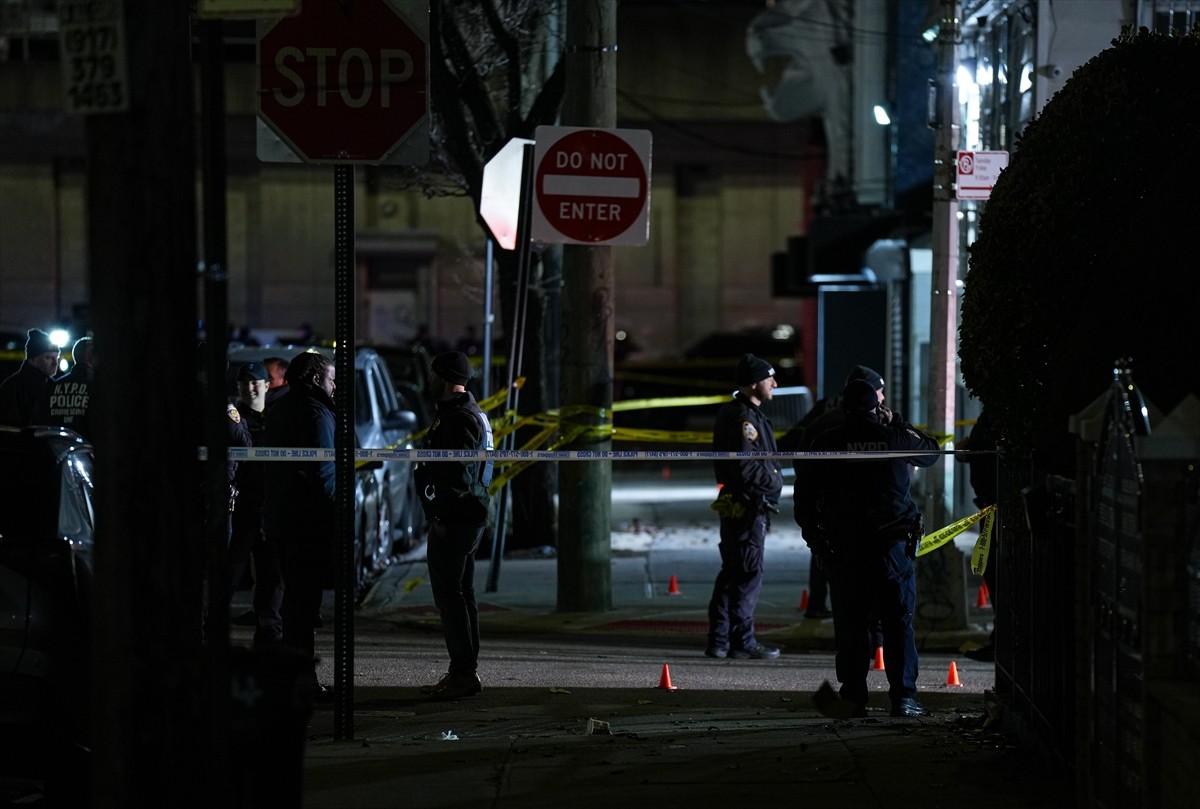 ABD'nin New York eyaletinde gece kulübünde düzenlenen silahlı saldırıda ilk belirlemelere göre 10...