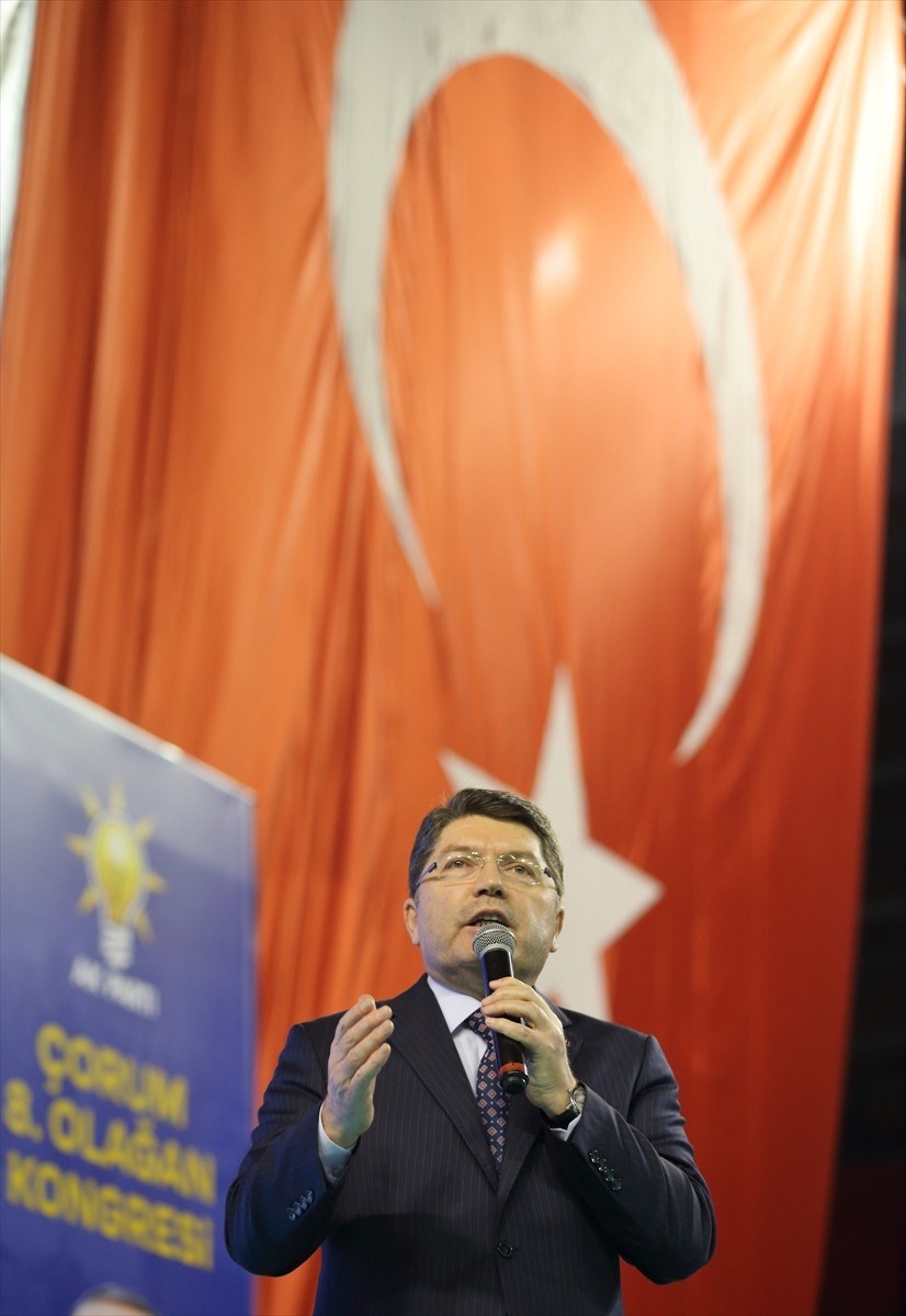 Adalet Bakanı Yılmaz Tunç, Atatürk Spor Salonu'nda düzenlenen AK Parti Çorum 8. Olağan İl...