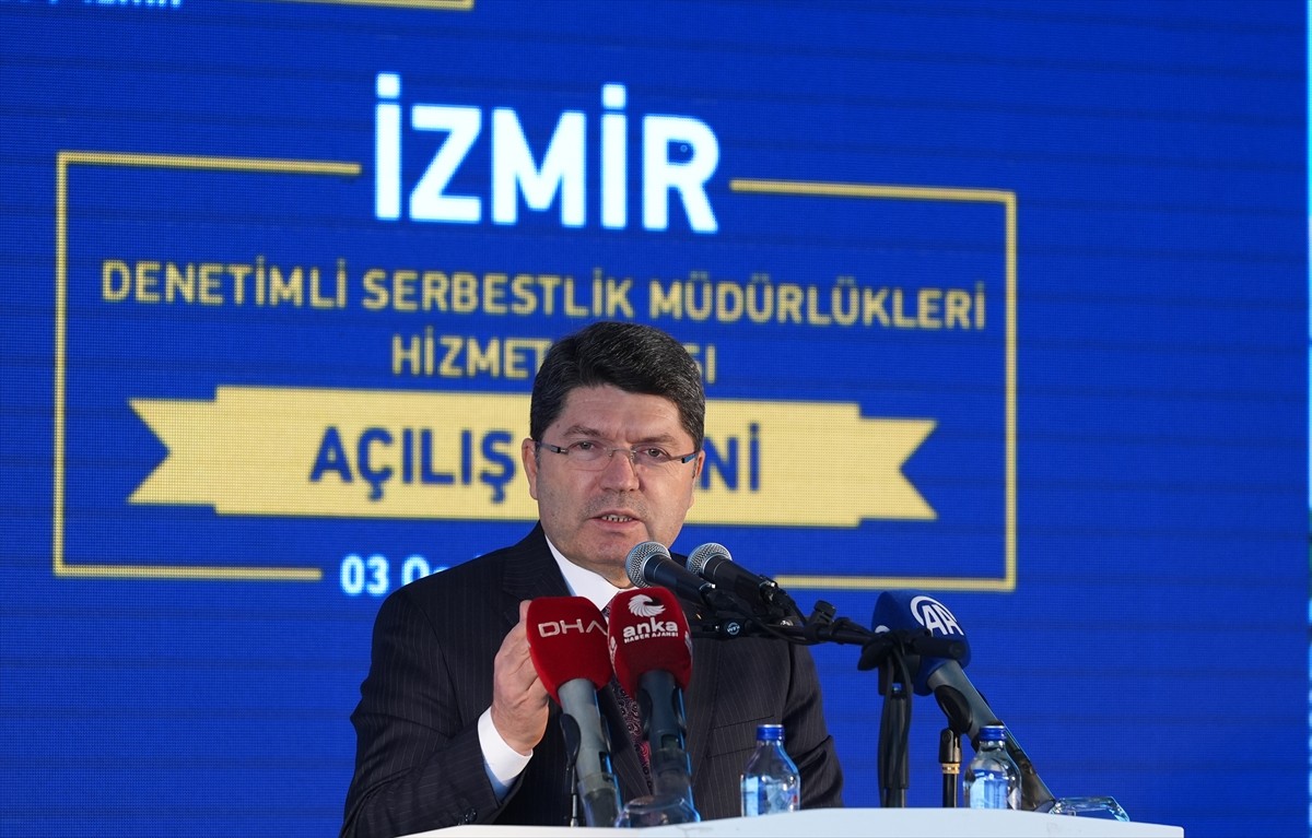 Adalet Bakanı Yılmaz Tunç, Buca ilçesinde, İzmir Adli Tıp ile İzmir ve Karşıyaka Denetimli...