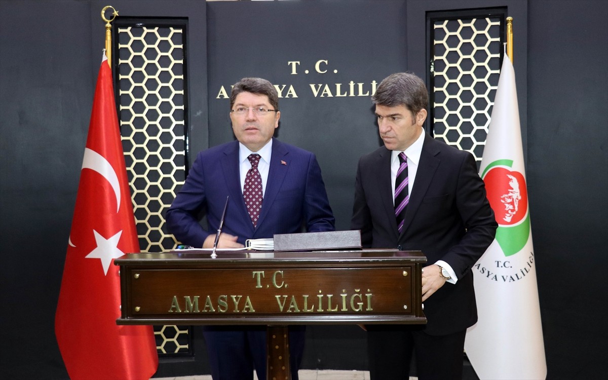 Adalet Bakanı Yılmaz Tunç (solda), Amasya'da ziyaretler gerçekleştirdi. Bakan Tunç, Amasya...