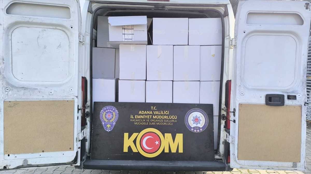 Adana'da gümrük kaçağı 1 milyon 800 bin makaron (filtreli sigara kağıdı) ele geçirildi.