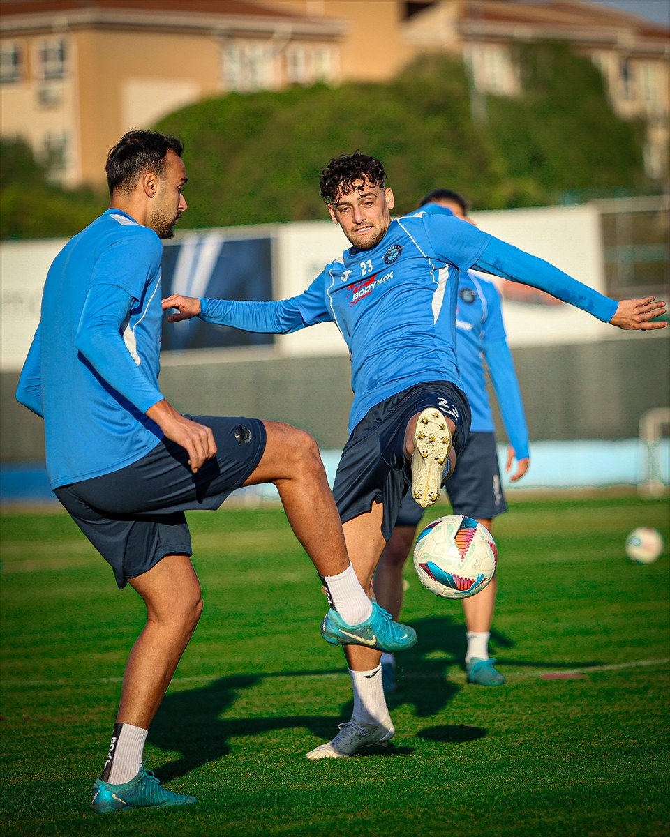 Adana Demirspor, Trendyol Süper Lig'in 20. haftasında yarın Fenerbahçe ile sahasında yapacağı...