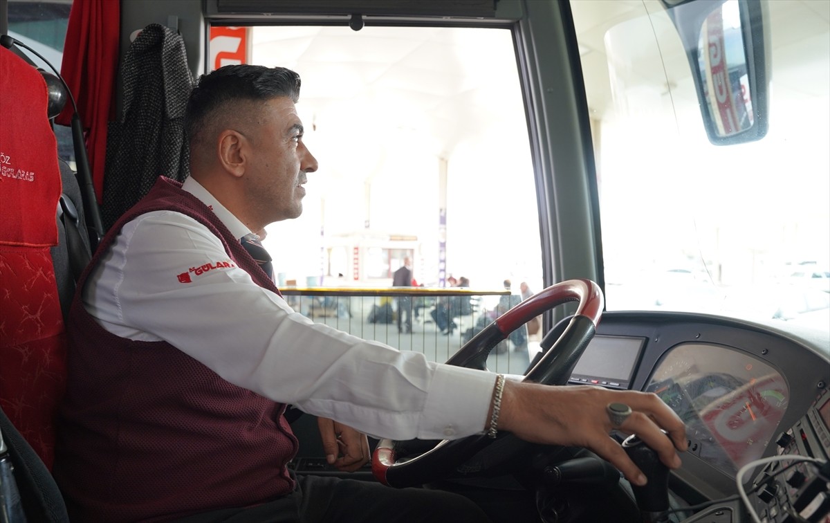 Adıyaman'da bir otobüs firması, seyahat sırasında yolculara kek, bisküvi ve meyve suyu yerine...