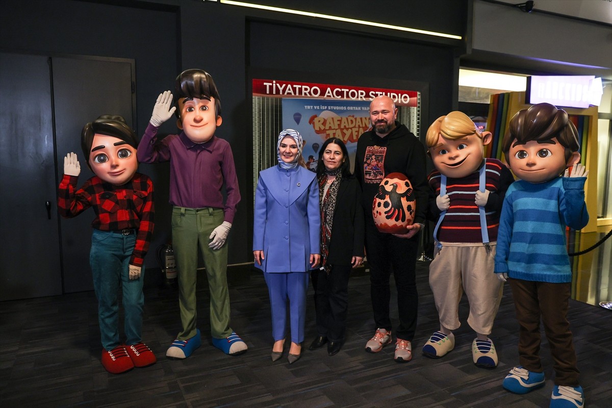 Aile ve Sosyal Hizmetler Bakanı Mahinur Özdemir Göktaş, devlet himayesindeki çocuklarla "Rafadan...