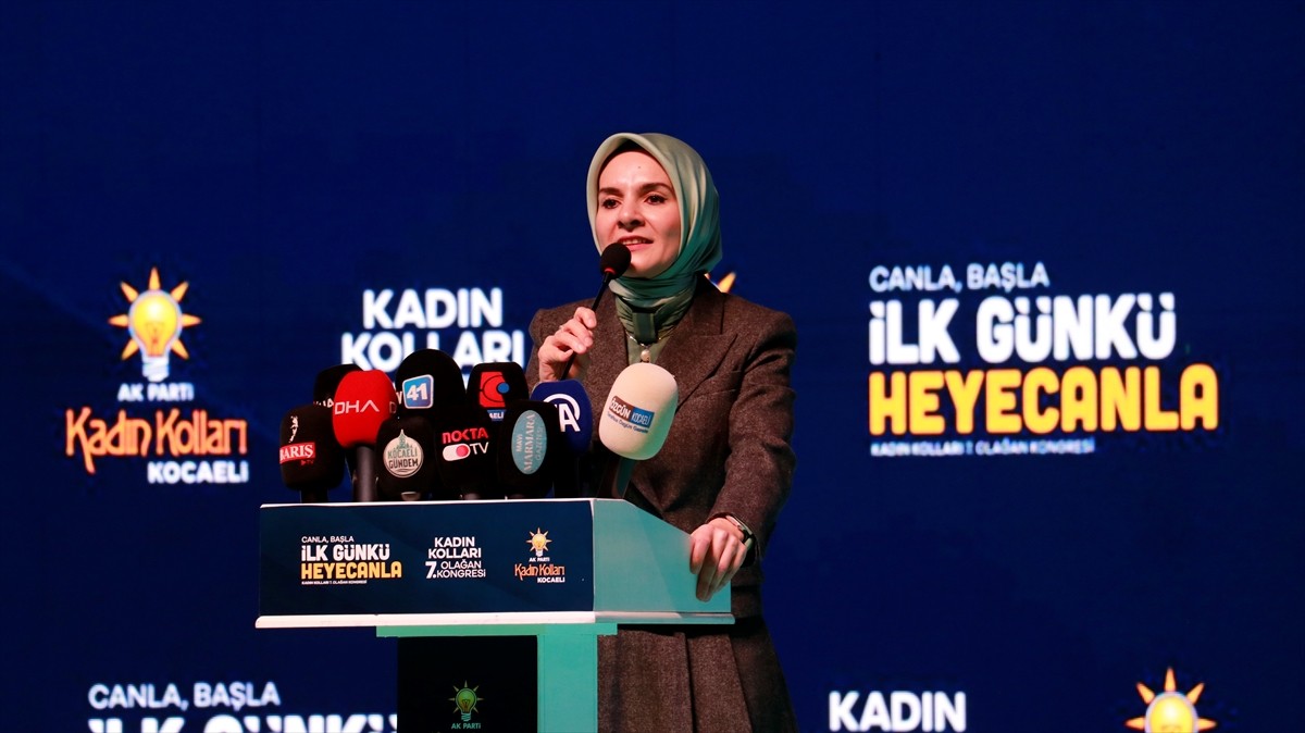 Aile ve Sosyal Hizmetler Bakanı Mahinur Özdemir Göktaş, Kocaeli Kongre Merkezi'nde düzenlenen AK...